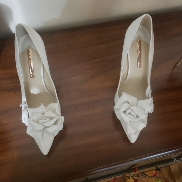 Shoes - Picture 3 of 7